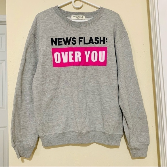NWT WOUND UP NEWS FLASH OVER YOU SWEATSHIRT M - Picture 3 of 9